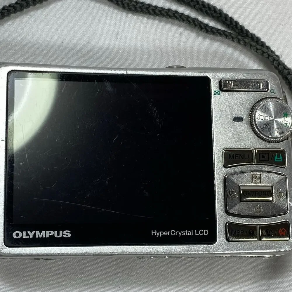 Olympus Stylus 820 Compact Camera Silver 8.0MP with Battery Not Tested